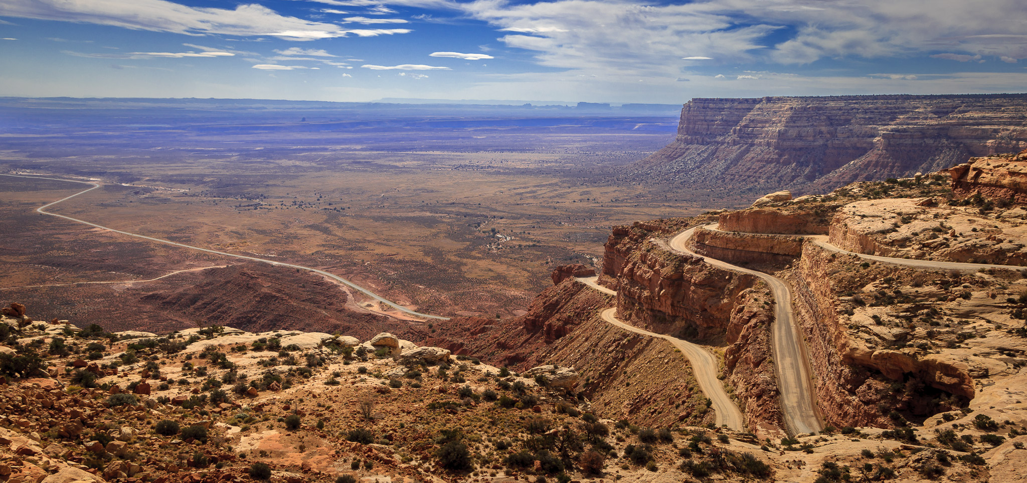 Climb up from Mexican Hat on Moki Dugway (Utah Route 261)