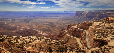 Climb up from Mexican Hat on Moki Dugway (Utah Route 261)