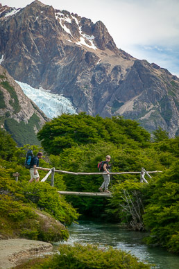 Crossing Rio Fitz Roy