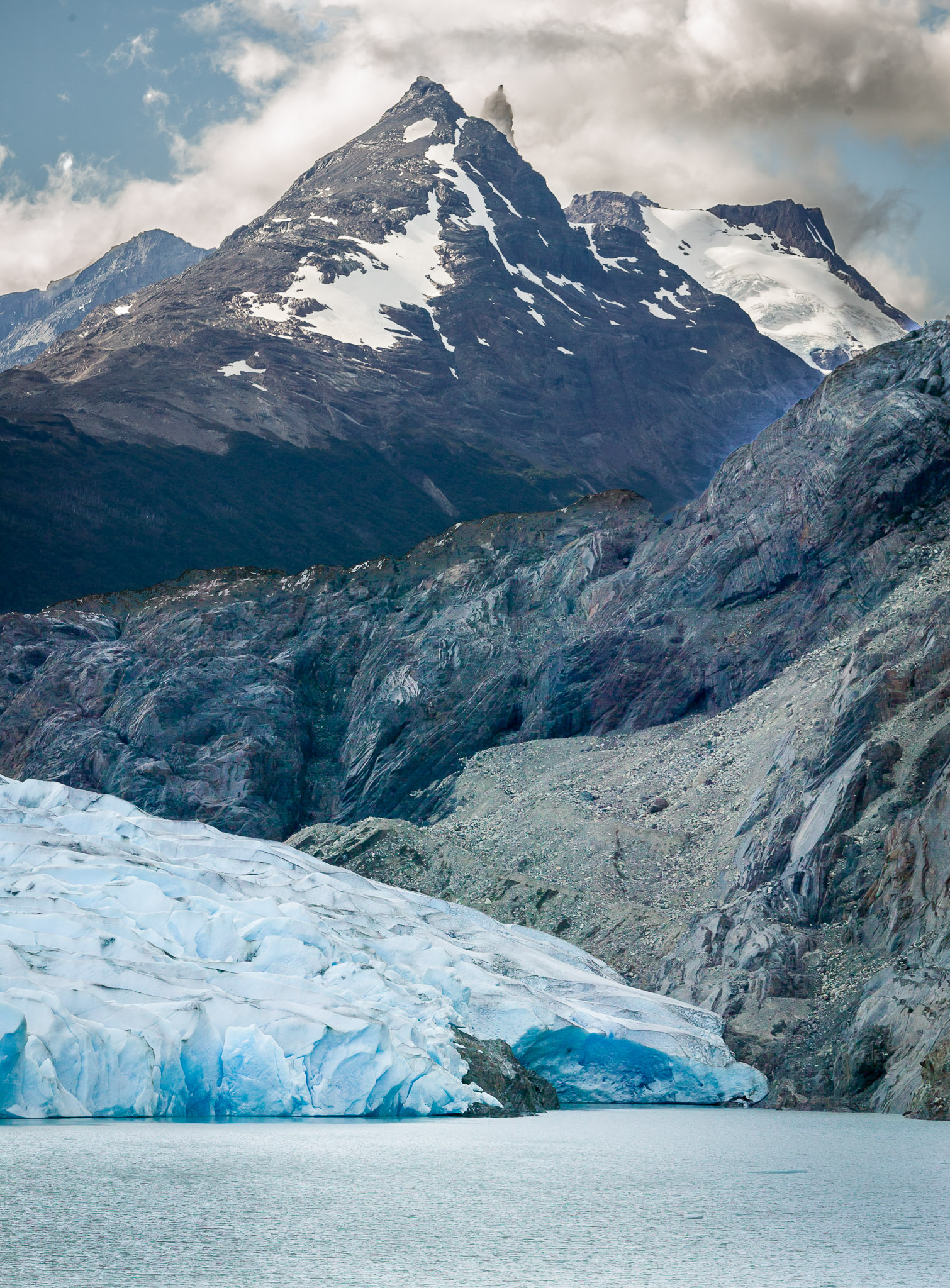 Glaciar Grey, Cerro Piramide in background