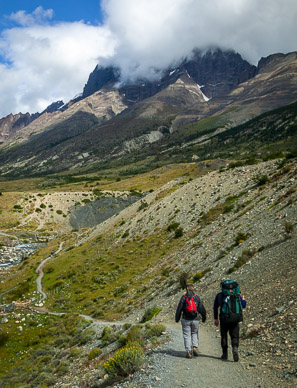 Hiking into Refugio Chileno & Valle Ascencio – hiking the NE leg of the "W"