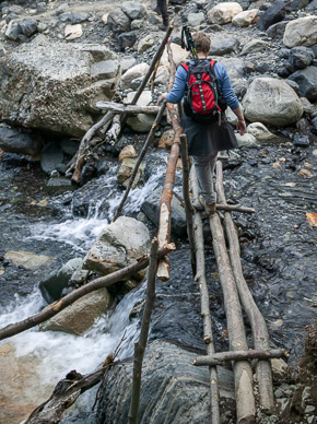 Hiking back to Refugio Chileno