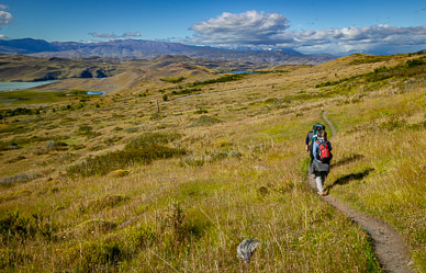 Hiking above Lago Nordenskjold, to Refugio Los Cuernos