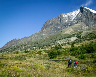 Hiking above Lago Nordenskjold, to Refugio Los Cuernos