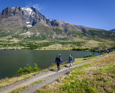 Hiking above Lago Nordenskjold, to Refugio Los Cuernos