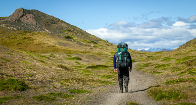 Hiking above Lago Nordenskjold, to Refugio Los Cuernos