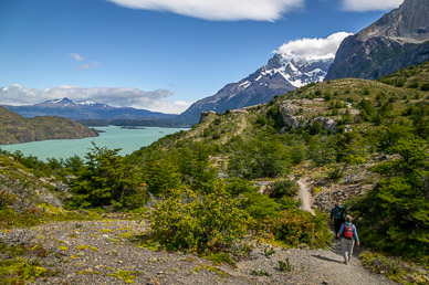 Hiking above Lago Nordenskjold, to Refugio Los Cuernos