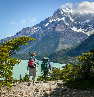 Hiking above Lago Nordenskjold, to Refugio Los Cuernos