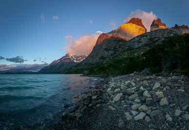 Los Cuernos Sunrise over Lago Nordenskjöld, Torres del Paine