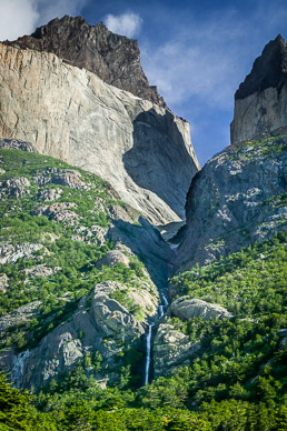 Los Cuernos & waterfall