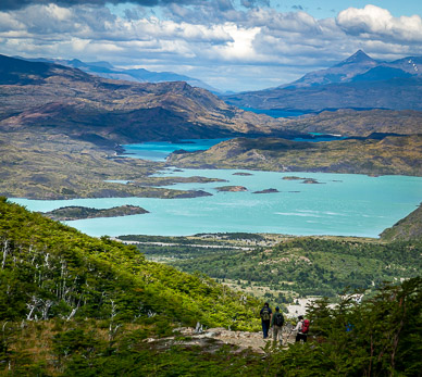 Hiking the middle leg of the "W" up into Valle del Frances