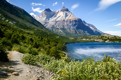 Huge winds on Lago Skottsberg, Los Cuernos in background
