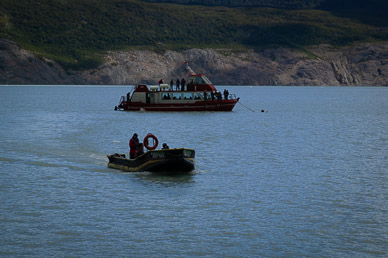 Leaving on Lago Grey Ferry