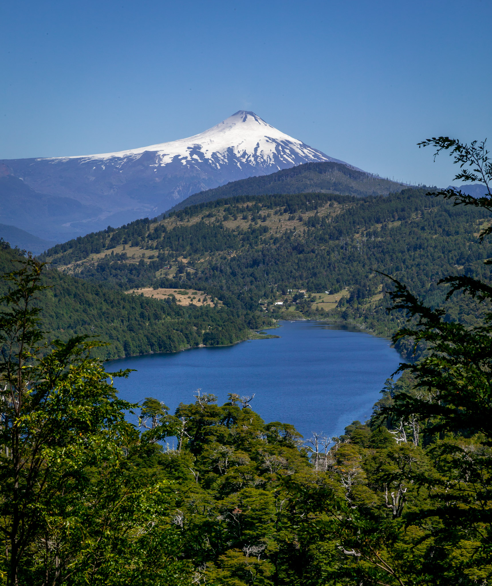Lago Tinquilco & Volcan Villarrica, Parque Nacional Huerquehue