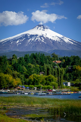 Volcan Villarrica venting over town of Pucon