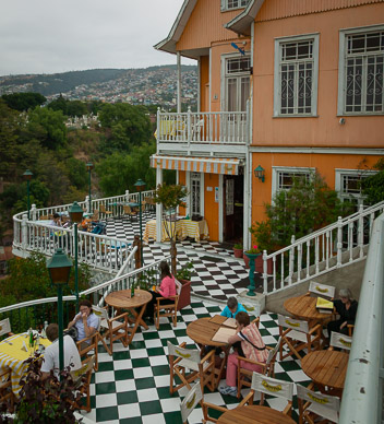 Valparaiso restaurant overlook harbor
