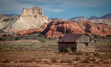 Derelict cabin outside Cannonville, Utah
