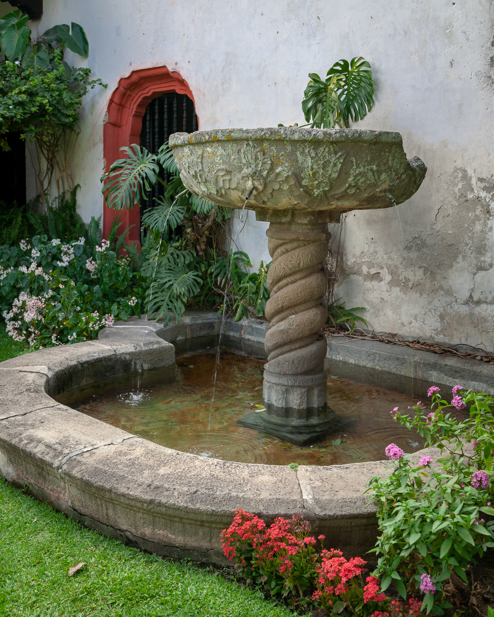Antiqua fountains & ponds