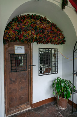 Antiqua doorways