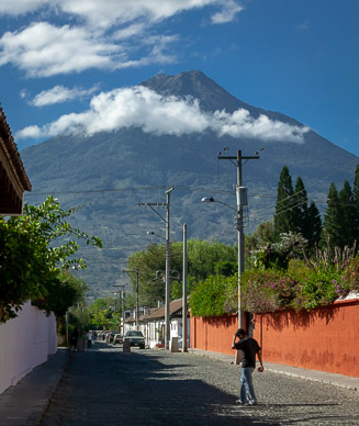 Antiqua street with Volcán Agua