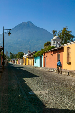 Antiqua street with Volcán Agua