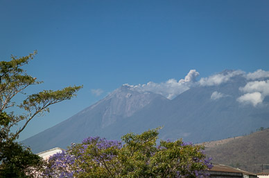 Volcán Feugo puffing over Antigua