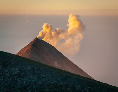 Volcáns de Fuego awaking too