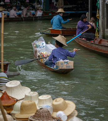 Damnoen Saduak Floating Market