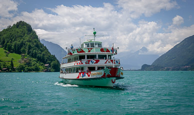 Brienzer See ferry arriving at Iseltwald