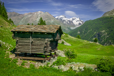 Ancient barn near Zmutt