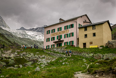 Approaching Hotel du Trift