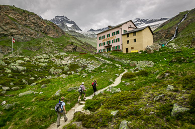 Approaching Hotel du Trift