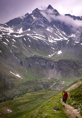 Late afternoon hike above Trift