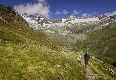 Hike out of Trift onto Höhbalm