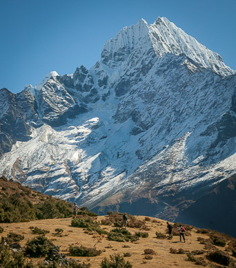 Day hike up to Everest View Hotel; Thamserku towering over us