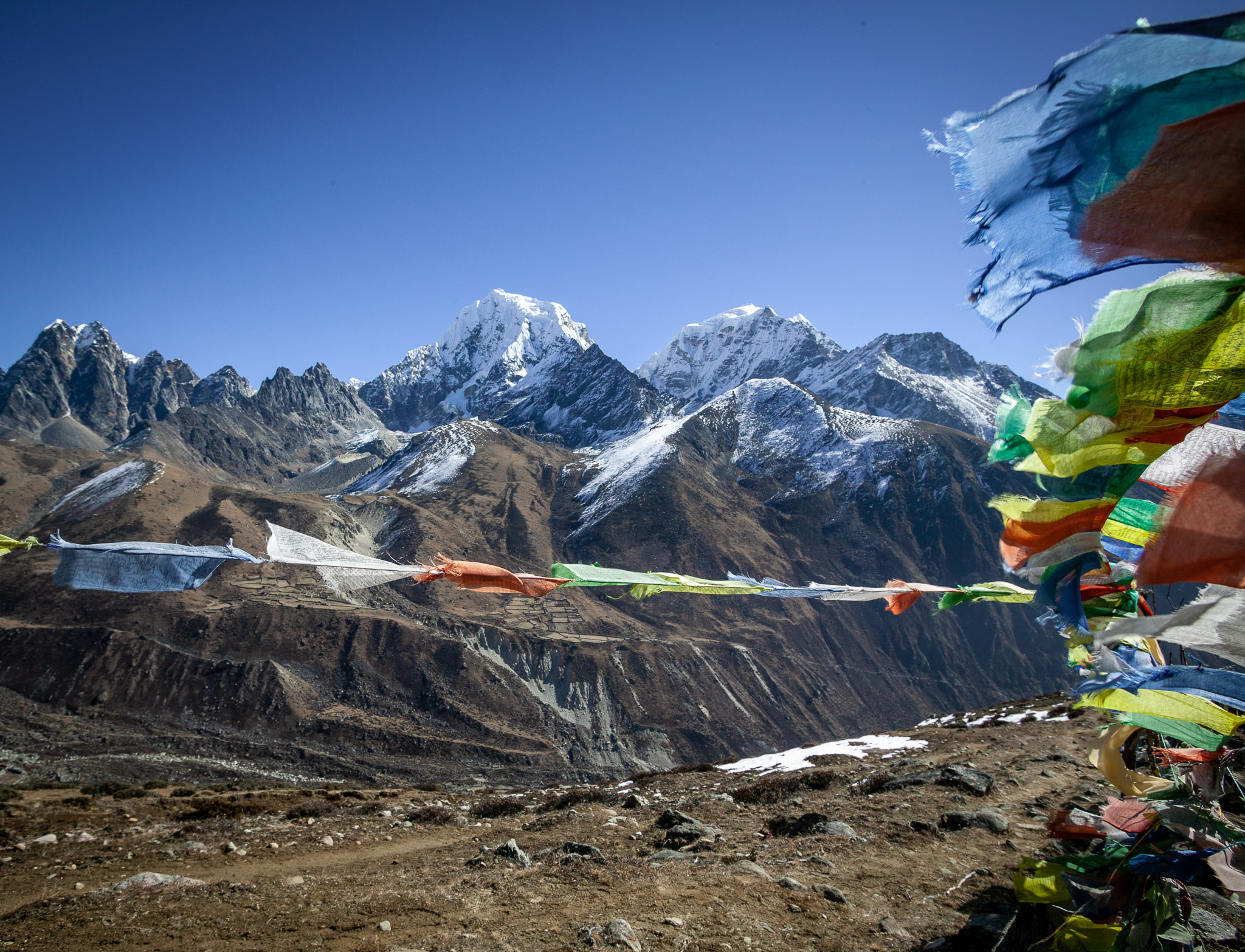 Prayer flags above Macherma