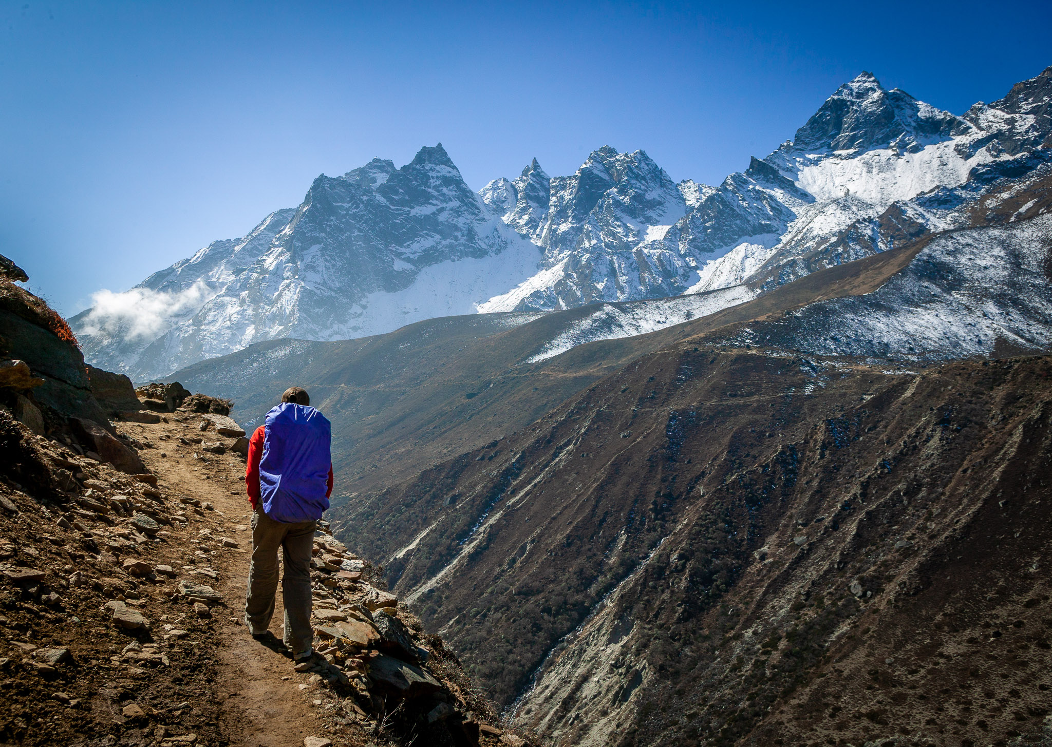 Hiking down Dudh Khosi below Na