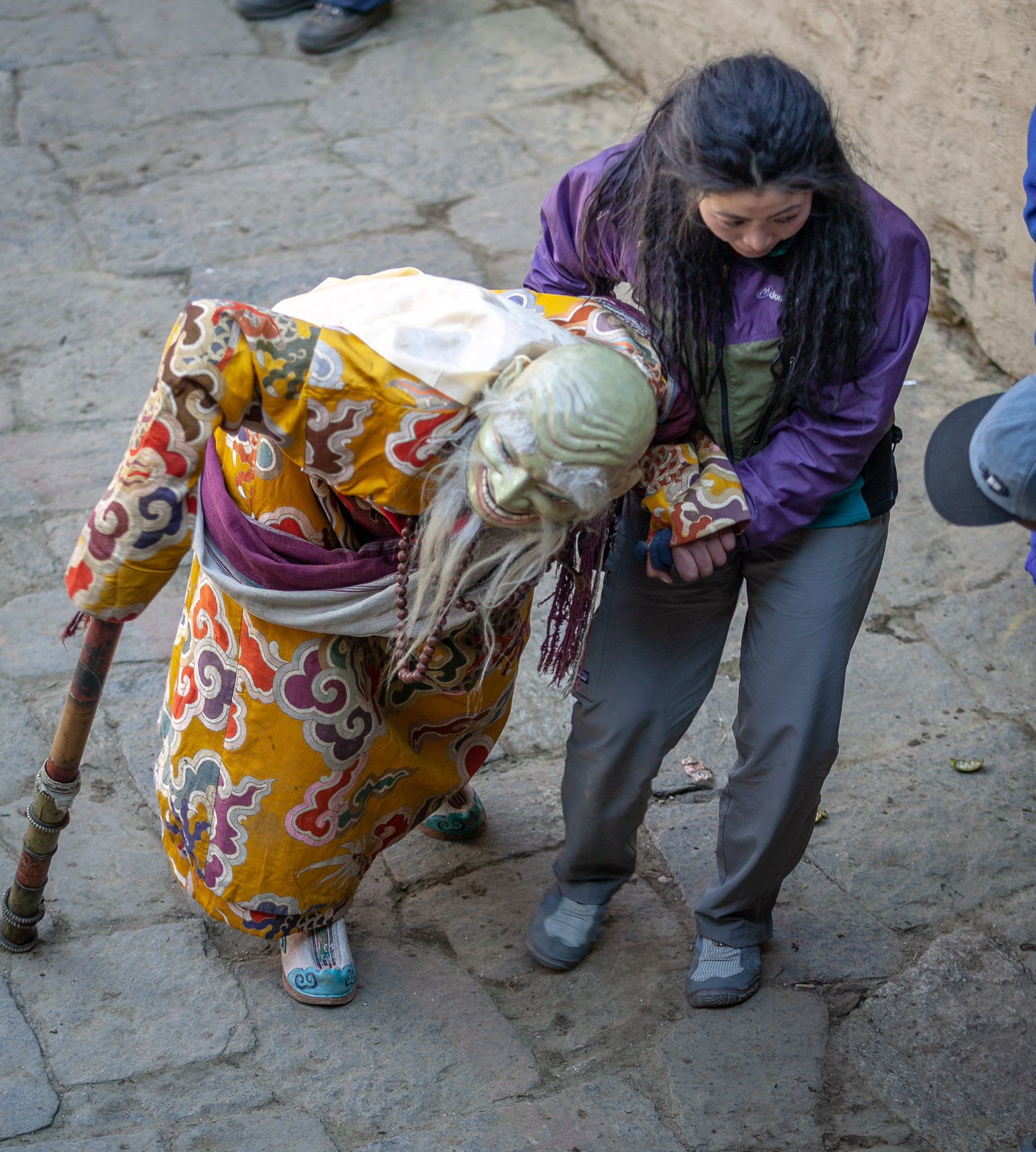 Tourist "helping" god of longevity